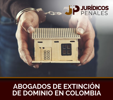 Hombre Esposado por Delito de Extinción de Dominio en Colombia